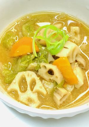 蓮根と残り野菜の具たくさんの胡麻味噌汁-レシピのメイン写真