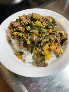 野菜たっぷりなスタミナそぼろ丼-レシピのメイン写真