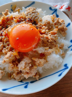 味付豚挽肉の卵黄のせ-レシピのメイン写真