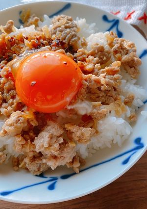 味付豚挽肉の卵黄のせ-レシピのメイン写真