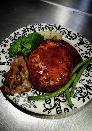 簡単ソースのハンバーグ❨(@≧↺≦@)❩-レシピのメイン写真