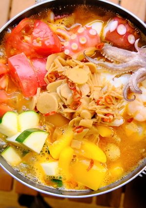 シーフードチリトマト鍋【キャンプ飯】-レシピのメイン写真