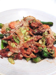 たっぷり野菜と豚こまの味噌ゴマ炒め-レシピのメイン写真