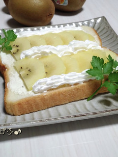クリームチーズとキウイのトースト-レシピのメイン写真