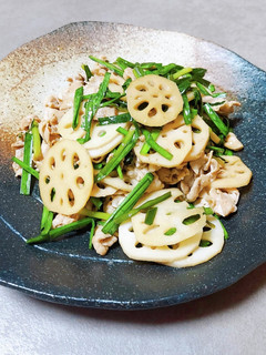 冬レシピ・れんこんと豚肉のニラ炒め-レシピのメイン写真