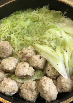 千切りキャベツと鶏団子の塩麹鍋-レシピのメイン写真