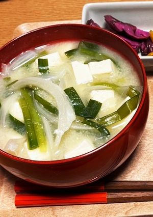 今日のみそ汁。 ニラ豆腐の味噌汁-レシピのメイン写真