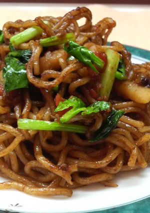 残ったカレーで　　カレー焼きそば-レシピのメイン写真