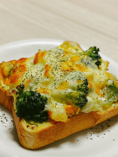 ブロッコリーとポテトのチーズトースト-レシピのメイン写真