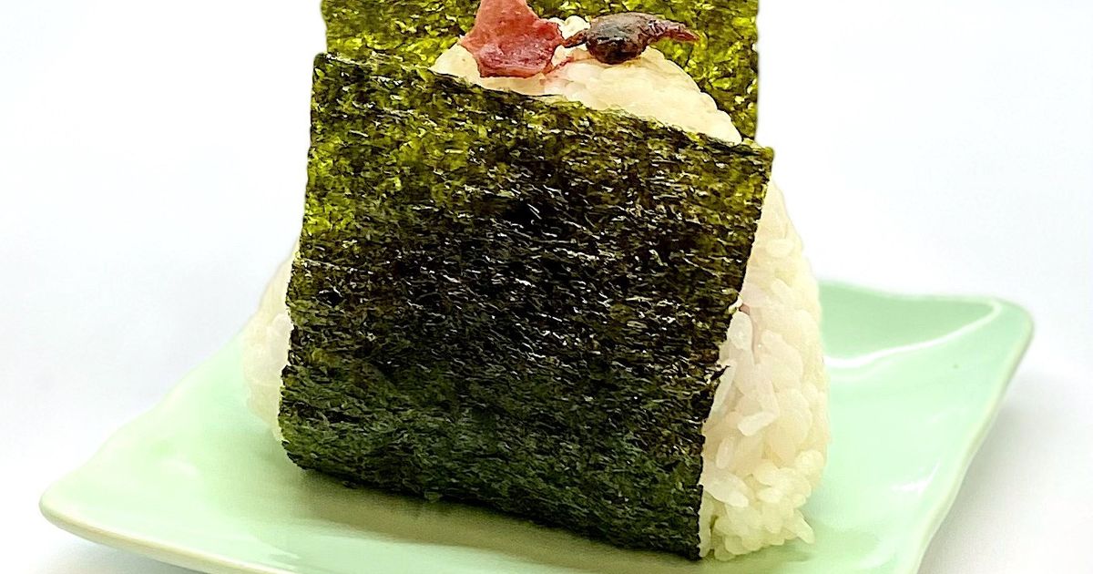 あさりの佃煮と梅干しの二刀流おにぎり by かっちゃん杉
