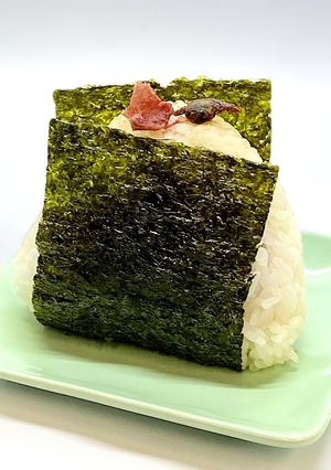 あさりの佃煮と梅干しの二刀流おにぎり-レシピのメイン写真