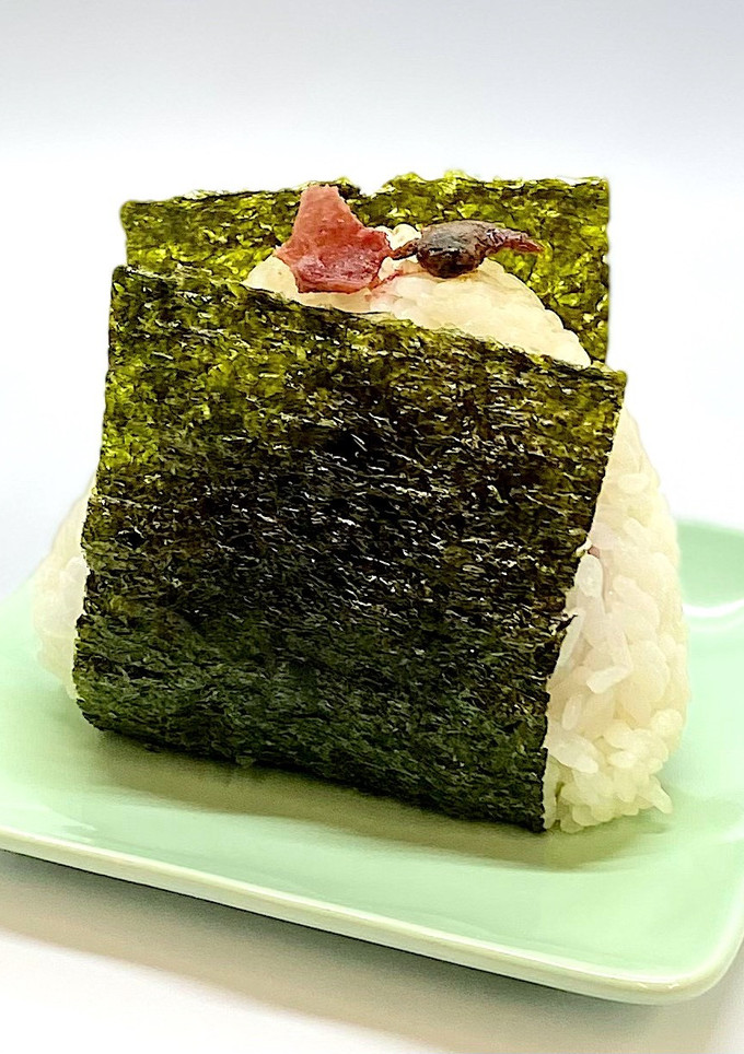 あさりの佃煮と梅干しの二刀流おにぎり-レシピのメイン写真