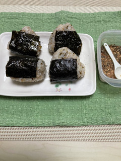 即席ふりかけの海苔おむすび-レシピのメイン写真