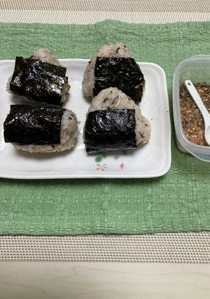 即席ふりかけの海苔おむすび-レシピのメイン写真