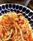 エビとトマト缶とパクチーの絶品パスタ