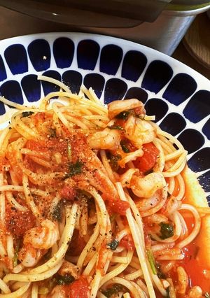 エビとトマト缶とパクチーの絶品パスタ-レシピのメイン写真