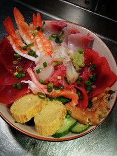 色も鮮やか海鮮丼!❨(@≧↺≦@)❩wノ-レシピのメイン写真
