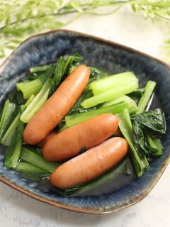 簡単!シャウエッセンと小松菜の白だし煮-レシピのメイン写真