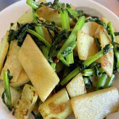 รูปของ #無駄なし#大根菜と皮の#カレー粉味炒め