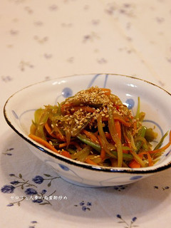 お酢でさっぱり♪セロリの南蛮酢炒め-レシピのメイン写真