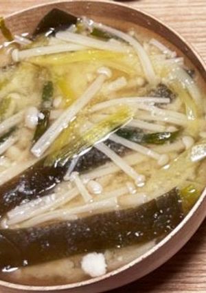 今日のみそ汁。 酒粕のえのきねぎ味噌汁-レシピのメイン写真
