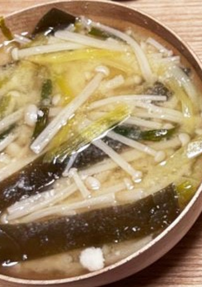 今日のみそ汁。 酒粕のえのきねぎ味噌汁-レシピのメイン写真