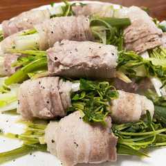 รูปของ 簡単！豚バラ、豆苗、長ネギ、生姜蒸し巻き