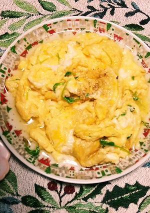 シンプルにも！豆苗のスクランブルエッグ-レシピのメイン写真