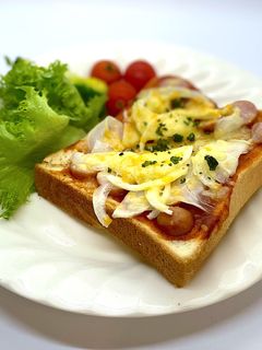 ウインナーと玉ねぎだけのピザトースト-レシピのメイン写真