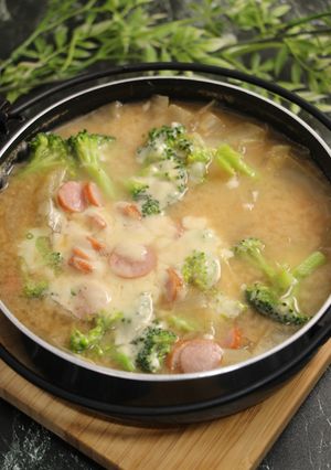簡単！とろとろ白菜の味噌チーズ鍋　-レシピのメイン写真