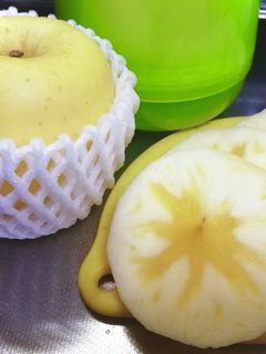 朝のフルーツ 11月 蜜入り林檎の輪切り-レシピのメイン写真