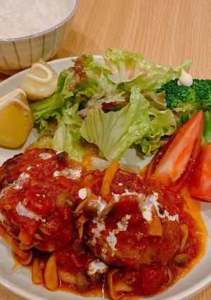 意外と簡単！うちの煮込みハンバーグ-レシピのメイン写真