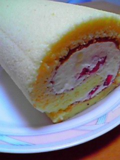 しっとりフワフワ♪簡単ロールケーキ-レシピのメイン写真