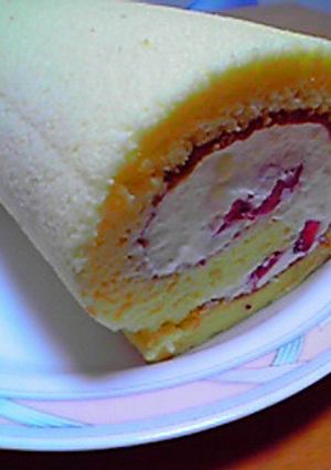 しっとりフワフワ♪簡単ロールケーキ-レシピのメイン写真