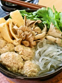 生マロニーの鶏団子と春菊の和風鍋-レシピのメイン写真