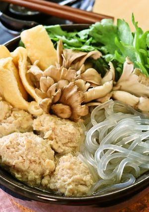 生マロニーの鶏団子と春菊の和風鍋-レシピのメイン写真