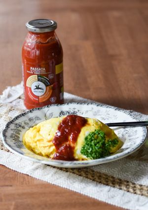 トマトの旨みたっぷり！濃厚トマトソースオムライス-レシピのメイン写真