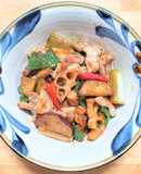 焼肉用の豚バラ肉と薩摩芋と蓮根の中華炒め