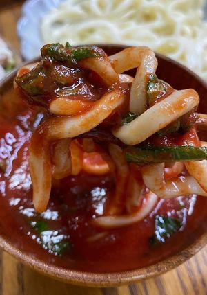 ■オリーブ香る！トマト青しそつけ汁うどん-レシピのメイン写真