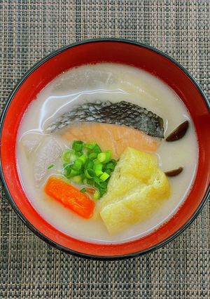 秋鮭と油あげの粕汁-レシピのメイン写真