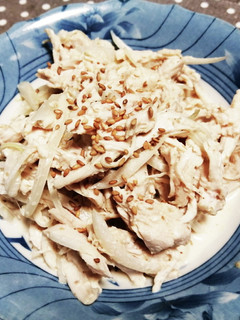 簡単!蒸し鶏と玉葱のからしマヨポン和え-レシピのメイン写真