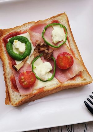 ベーコントマトのダブルチーズピザトースト-レシピのメイン写真