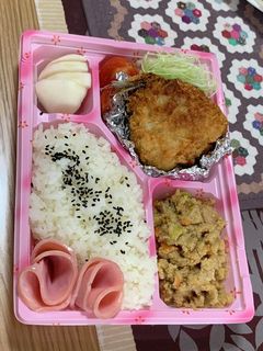 使い捨て容器に詰める差し入れ弁当…昼1-レシピのメイン写真