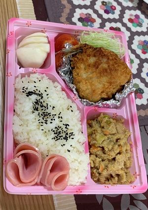 使い捨て容器に詰める差し入れ弁当…昼1-レシピのメイン写真
