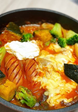 野菜たっぷりトマトチーズ鍋-レシピのメイン写真