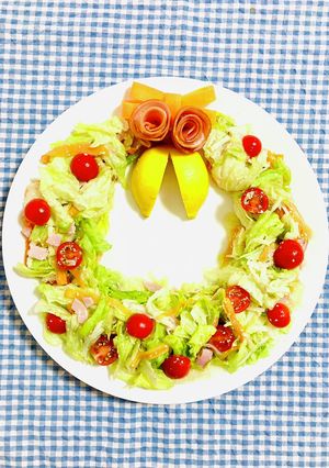 クリスマスに☆家にあるものでリースサラダ-レシピのメイン写真