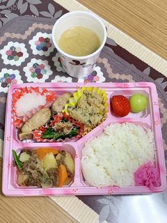 使い捨て容器に詰める差し入れ弁当…夜2-レシピのメイン写真