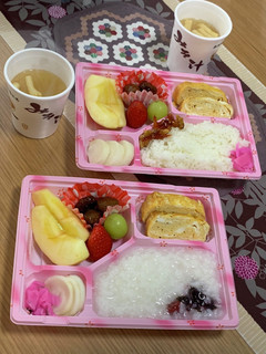 使い捨て容器に詰める差し入れ弁当…朝2-レシピのメイン写真