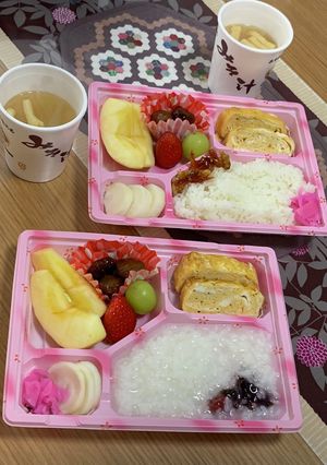 使い捨て容器に詰める差し入れ弁当…朝2-レシピのメイン写真