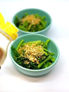 春菊に鰹節とポン酢をかけるだけ!-レシピのメイン写真